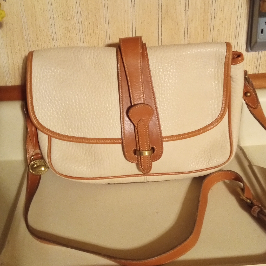 Dooney And Bourke Pebbled Leather Beige Satchel W/Signature Key Fob A1432661